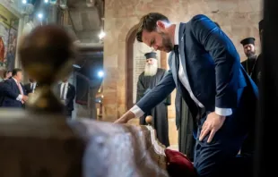 O vice-presidente dos EUA, J.D. Vance, visita ontem (23) a Igreja do Santo Sepulcro, na Cidade Velha de Jerusalém.