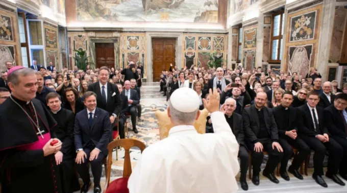 Papa Leão XIV saúda fiéis estonianos no Vaticano ?? 