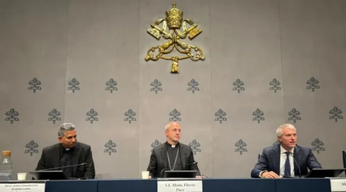Apresentação no Vaticano de encontro inter-religioso para comemorar seis décadas de diálogo ?? 