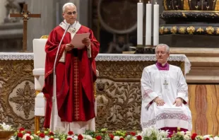 O papa Leão XIV discursa ao público em homilia na missa de ontem (27), marcando o início do ano acadêmico nas universidades pontifícias de Roma e o dia de abertura do Jubileu do Mundo da Educação.