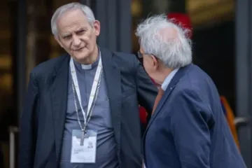 Matteo Zuppi chega ao Vaticano para reuniões do Sínodo da Sinodalidade em 10 de outubro de 2024