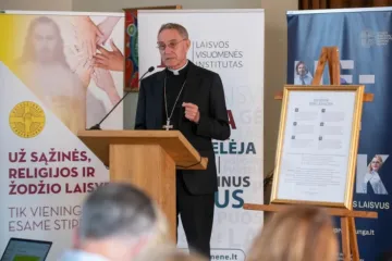 Georg Gänswein fala numa conferência sobre a Declaração de Šiluva em Šiluva, Lituânia, em 4 de setembro de 2024