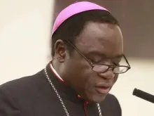 O bispo de Sokoto, Nigéria, Matthew Hassan Kukah.