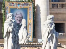 Tapeçaria de são João Henrique Newman no Vaticano.