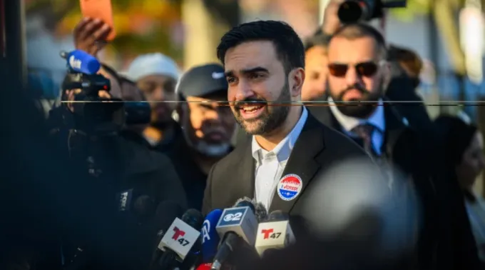 Zohran Mamdani em entrevista coletiva em 4 de novembro de 2025 ?? 