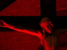 Captura de vídeo sobre a Semana Vermelha 2025 da fundação pontifícia Ajuda à Igreja que Sofre.