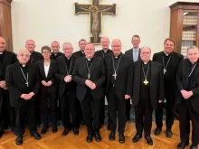 Reunião ontem (12) entre membros da Conferência Episcopal Alemã e da Cúria Romana.