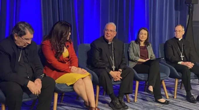 Organizadores do próximo diálogo digital do papa Leão XIV com jovens, em 21 de novembro, na Conferência Nacional da Juventude Católica em Indianápolis, EUA, falam com a imprensa no local da Assembleia Plenária de Outono da Conferência da USCCB, em Baltimore, EUA, em 12 de novembro de 2025. ?? 