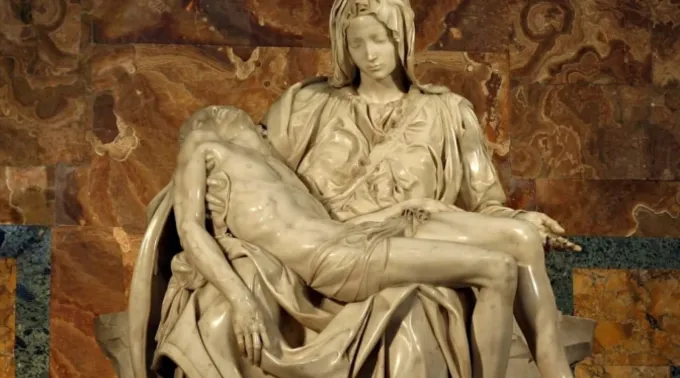 A Pietà, obra de Michelangelo Buonarroti, na Basílica de São Pedro, no Vaticano. ?? 