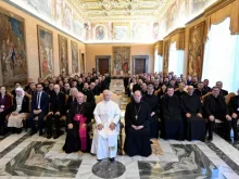 O papa Leão XIV em audiência ontem (17) com autoridades litúrgicas diocesanas no Palácio Apostólico, no Vaticano.