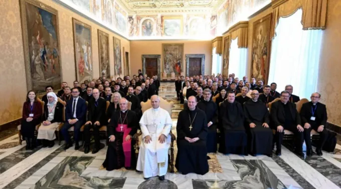 Leão XIV em audiência no Vaticano com autoridades litúrgicas diocesanas em 17 de novembro de 2025 ?? 