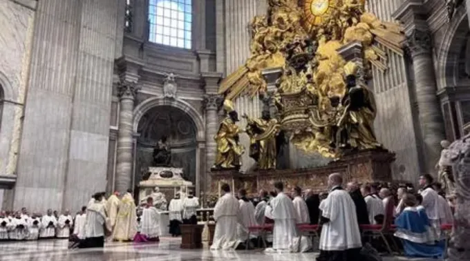 Cardeal Raymond Burke celebra missa solene pontifical no Vaticano em 25 de outubro de 2025 ?? 