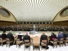 O papa Leão XIV ouve relatos de sete representantes de todo o mundo sobre a implementação da sinodalidade em seus continentes no jubileu das Equipes Sinodais e dos Organismos de Participação no Vaticano, em 24 de outubro de 2025.