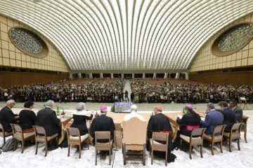 Leão XIV ouve relatos de sete representantes de todo o mundo sobre a implementação da sinodalidade no Vaticano, em 24 de outubro de 2025