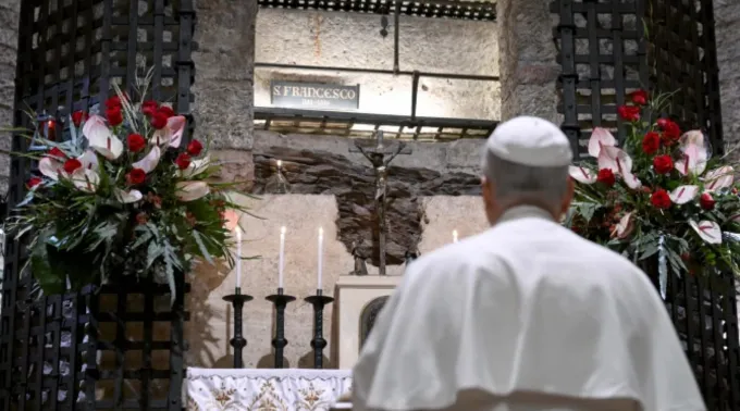 Leão XIV visita o túmulo de são Francisco em Assis em 20 de novembro de 2025 ?? 