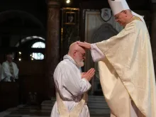 Ordenação de Jonathan Goodall (ex-bispo anglicano) ao sacerdócio católico na Catedral de Westminster, Londres, em 12 de março de 2022.