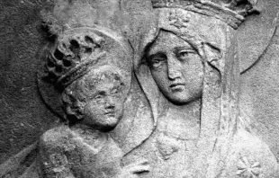 A Virgem Maria e o Menino Jesus.