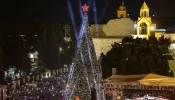 Belém volta a iluminar árvore de Natal enquanto conflito ainda ressoa nas proximidades