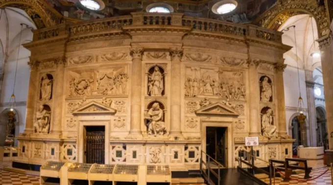 A Santa Casa de Nossa Senhora no Santuário de Loreto, Itália ?? 