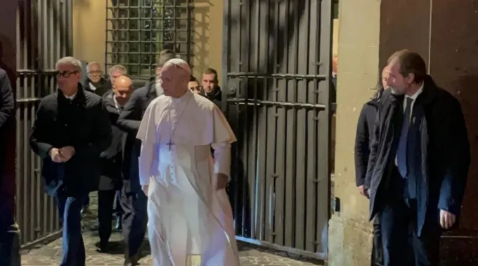 Leão XIV fala à imprensa em Castel Gandolfo, Itália, em 9 de dezembro de 2025 ?? 