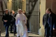 O papa Leão XIV fala ontem (9) à imprensa em Castel Gandolfo, Itália.