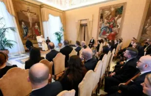 O papa Leão XIV em audiência ontem (10) com políticos europeus no Vaticano.