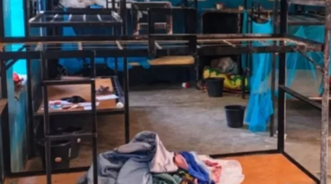 Camas vazias num dormitório estudantil na Escola Católica de de St. Mary, na diocese de Kontagora, Nigéria, em 21 de novembro de 2025 ?? 