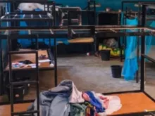 Camas vazias num dormitório estudantil na Escola Católica de de St. Mary, na diocese de Kontagora, Nigéria, em 21 de novembro de 2025.