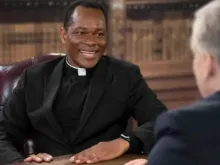 Padre Maurice Emelu.