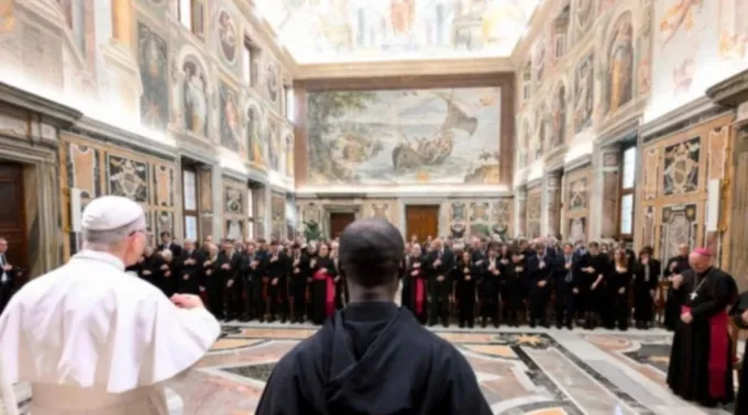 Leão XIV recebe  membros do Pontifício Instituto de Arqueologia Cristã, na Sala Clementina, no Vaticano, em 11 de dezembro de 2025 ?? 