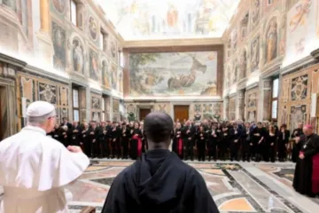 Leão XIV recebe membros do Pontifício Instituto de Arqueologia Cristã, na Sala Clementina, no Vaticano, em 11 de dezembro de 2025