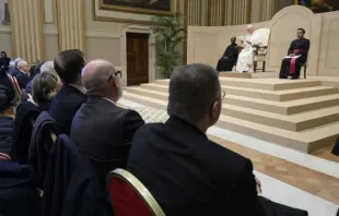 O papa Leão XIV discursa hoje (12) para pessoas que trabalham no setor de inteligência da Itália no Salão das Bênção, no Vaticano.