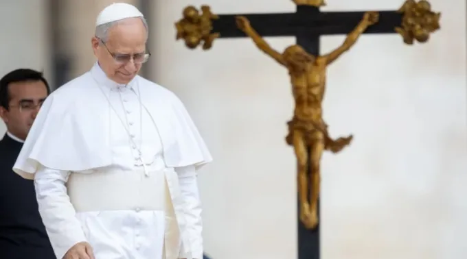 Papa Leão XIV na praça de São Pedro, no Vaticano ?? 