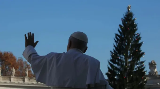Papa Leão XIV saúda multidão na praça de São Pedro, no Vaticano ?? 