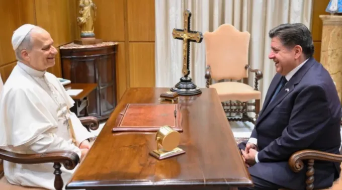 Papa Leão XIV se encontra com o governador de Illinois, J.B. Pritzker, em novembro de 2025 ?? 