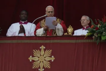 Papa Leão XIV profere sua mensagem Urbi et Orbi de Natal no Vaticano em 25 de dezembro de 2025