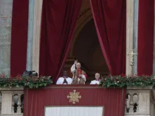 Papa Leão XIV hoje (25), Natal do Senhor, na varanda central do Palácio Apostólico, no Vaticano.