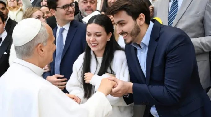Papa Leão XIV com jovens em audiência geral ?? 