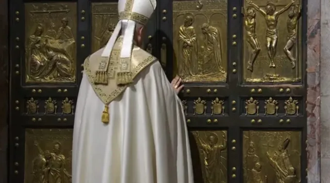 Papa Leão XIV fecha a porta santa da basílica de São Pedro, no Vaticano, em 6 de janeiro de 2026, encerrando o Jubileu da Esperança 2025 ?? 