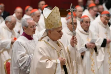 Papa Leão XIV na basílica de São Pedro, no Vaticano