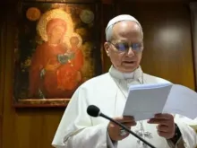 Papa Leão XIV discursa para os cardeais no consistório extraordinário ontem (7), na Cidade do Vaticano.