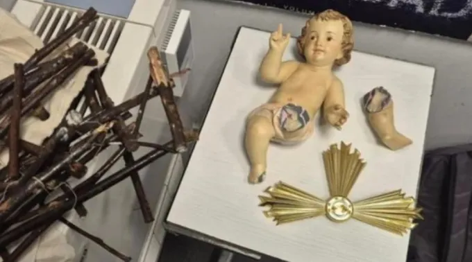 O Menino Jesus no presépio de Terrassa, Barcelona, ​​Espanha, foi vandalizado no Natal de 2025 ?? 