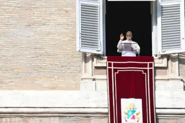 Leão XIV na oração do Ângelus no Palácio Apostólico, no Vaticano, em 12 de janeiro de 2026