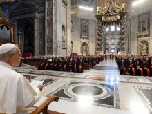 Papa Leão XIV discursa para bispos reunidos para o Jubileu dos Bispos em 25 de junho de 2025, na basílica de São Pedro, no Vaticano.