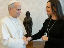 Papa Leão XIV e Maria Corina Machado em audiência privada hoje (12) no Vaticano.