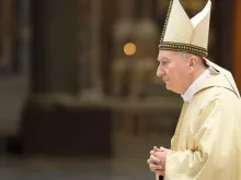 Cardeal Pietro Parolin celebra missa na basílica de São Pedro, no Vaticano, em 27 de abril de 2017. Imagem referencial.