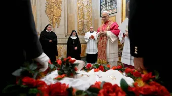 O papa Leão XIV recebe hoje (21) um par de cordeiros abençoados para a festa da virgem e mártir romana santa Inês na capela Urbano VIII, no Palácio Apostólico, no Vaticano.