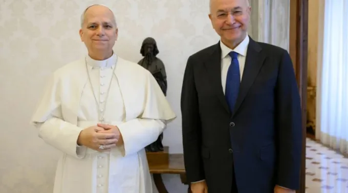 Papa Leão XIV e o alto comissário da Organização das Nações Unidas para os refugiados, Barham Salih, no Vaticano, em 26 de janeiro de 2026 ?? 