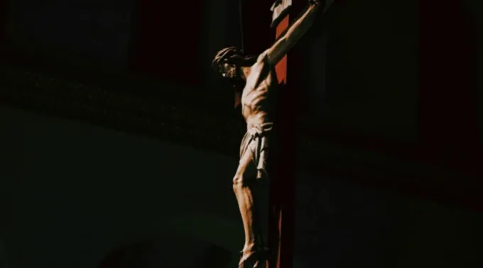 Foto referencial de um crucifixo ?? 