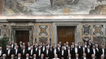 Papa Leão XIV recebendo ontem (1) os gentis-homens de Sua Santidade no Vaticano.